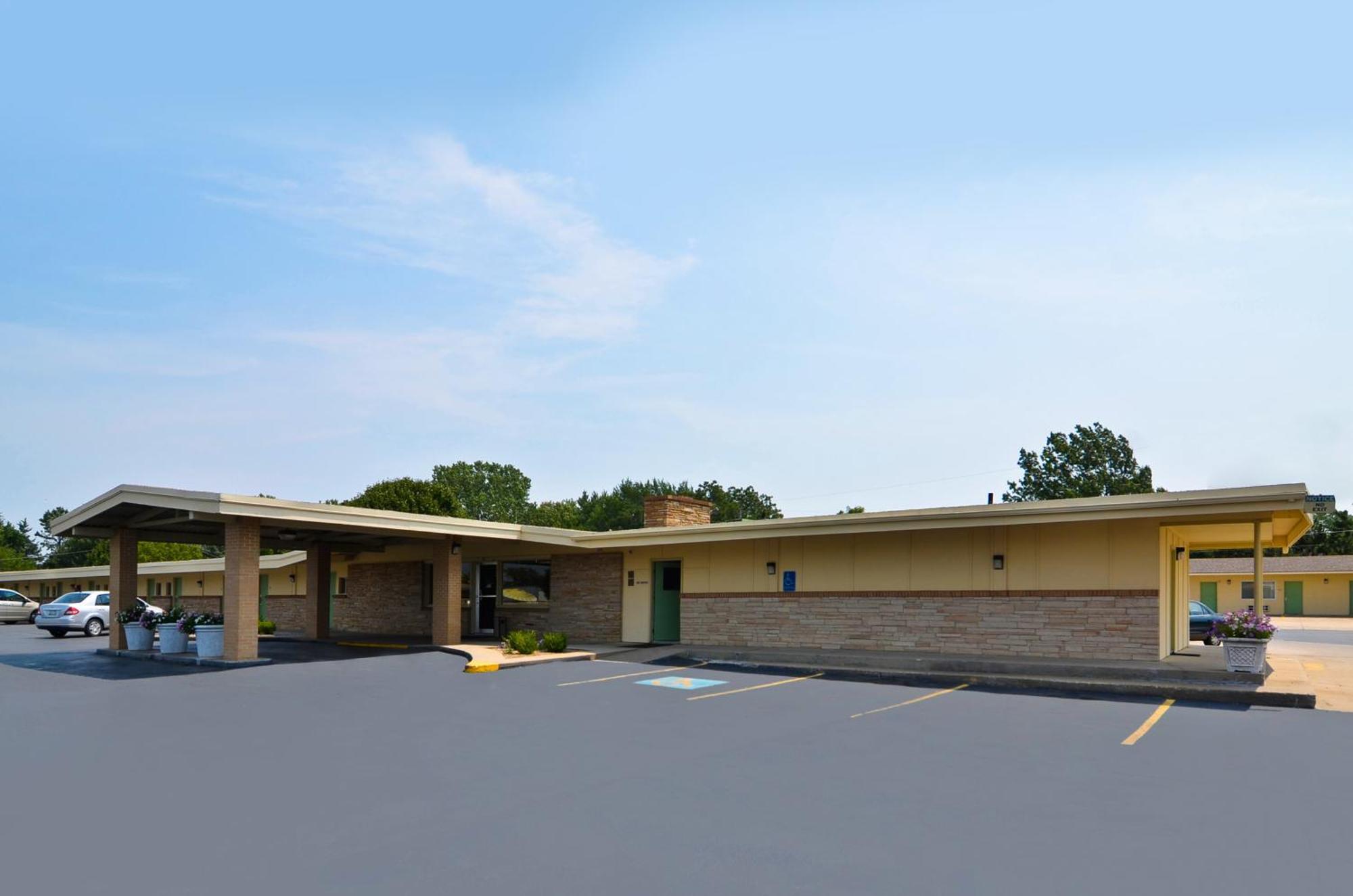 Americas Best Value Inn Iola Exterior foto