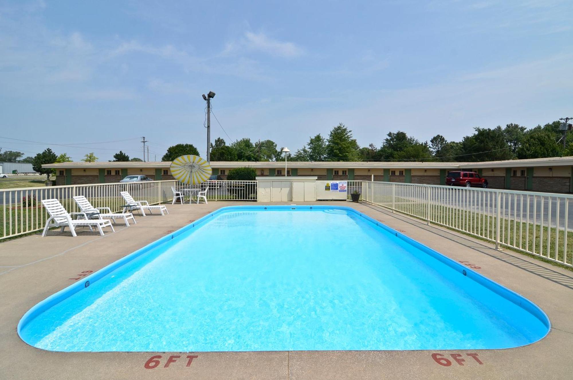 Americas Best Value Inn Iola Exterior foto