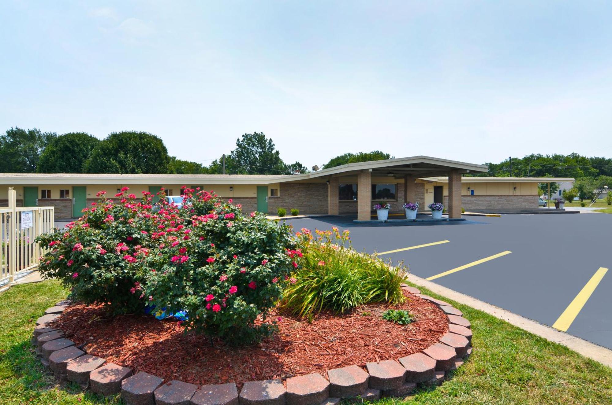 Americas Best Value Inn Iola Exterior foto
